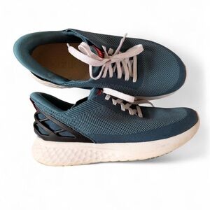 Kizik Unisex Blue Knit Lightweight Athletic Sneakers - size M 7/W 8.5 WIDE